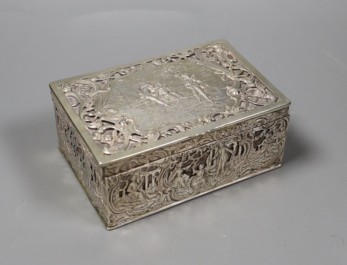 A continental 800 standard white metal mounted rectangular box, with hinged cover, 14.8cm, gross weight 356 grams.